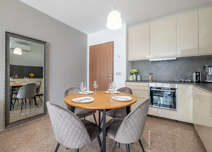 Modern 3 With Parking Next To Bulgaria Mall Appartamento